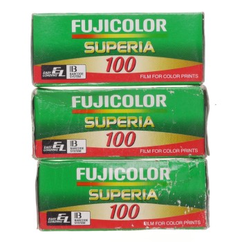 Fujicolor Superia 100 Color expired 120 film stock