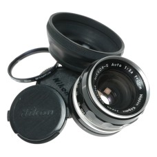 Nippon Kogaku Nikkor-S Auto 1:2.8 f=35mm wide angle camera lens